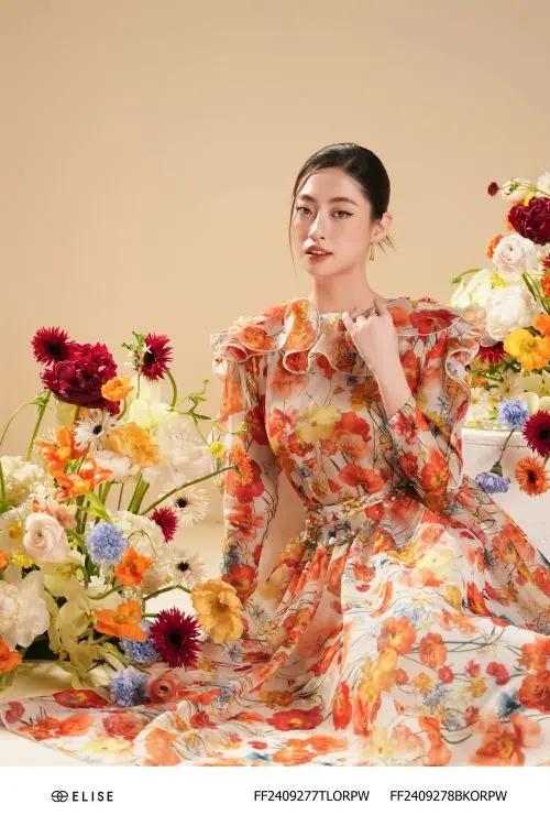 ÁO TƠ HOA NỀN TRẮNG TAY PHỒNG BÈO CỔ