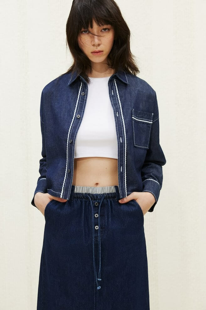 Màu sắc: Màu xanh denim đậm